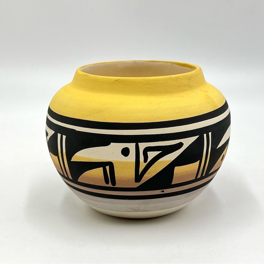 Vintage Lee USAโ Navajo Black White Yellow Bird Pottery Bowl Pot Vase Mesa Verde - Picture 3 of 9